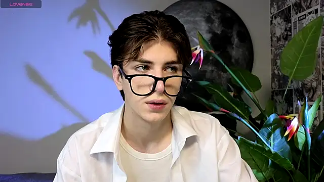 Snapshot of Oliver_Starboy chatting on 9, 10, 2025 Oliver Starboy online show from 9, 10, 2025