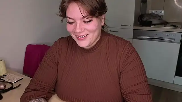 Snapshot of MaeNoir chatting on 22, 10, 2025 MaeNoir online show from 22, 10, 2025