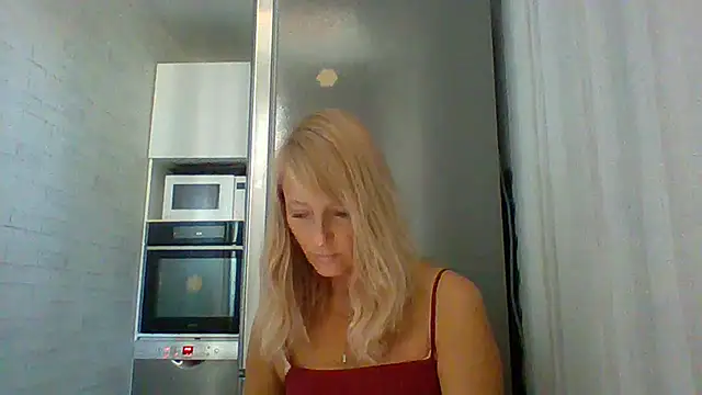 Snapshot of Vexxaa chatting on 11, 9, 2025 Vexxaa online show from 11, 9, 2025