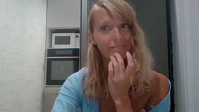 Snapshot of Vexxaa chatting on 7, 10, 2025 Vexxaa online show from 7, 10, 2025