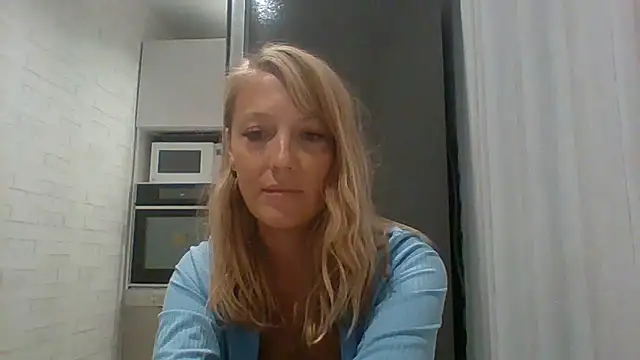 Snapshot of Vexxaa chatting on 11, 10, 2025 Vexxaa online show from 11, 10, 2025