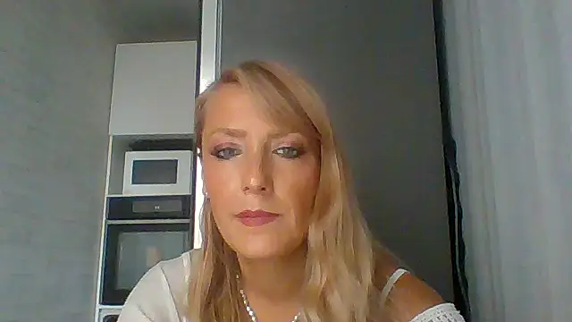 Snapshot of Vexxaa chatting on 18, 10, 2025 Vexxaa online show from 18, 10, 2025