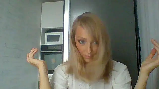 Snapshot of Vexxaa chatting on 19, 10, 2025 Vexxaa online show from 19, 10, 2025