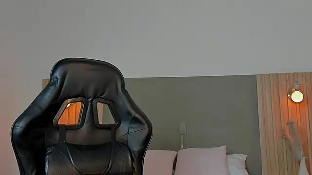 Snapshot of luccia_smith chatting on 15, 2, 2026 luccia smith online show from 15, 2, 2026