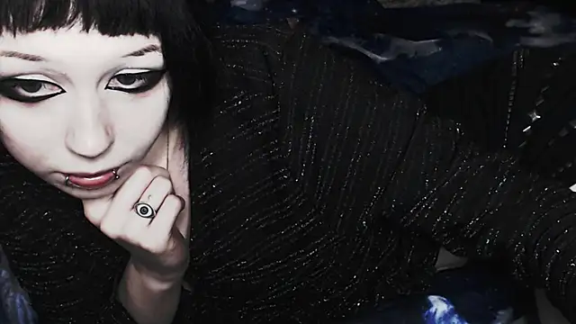  LUCY LAVE online show from 4, 11, 2025