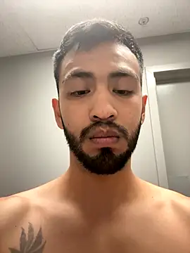 Snapshot of Yinigi chatting on 20, 9, 2025 Yinigi online show from 20, 9, 2025