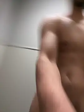 Snapshot of Yinigi chatting on 10, 10, 2025 Yinigi online show from 10, 10, 2025