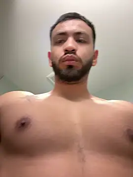 Snapshot of Yinigi chatting on 18, 10, 2025 Yinigi online show from 18, 10, 2025