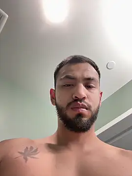 Snapshot of Yinigi chatting on 18, 10, 2025 Yinigi online show from 18, 10, 2025