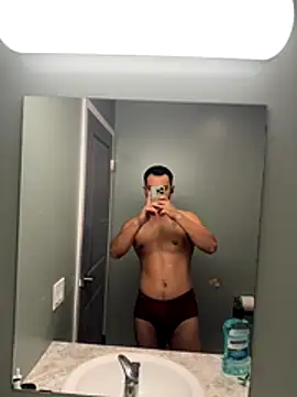 Snapshot of Yinigi chatting on 25, 10, 2025 Yinigi online show from 25, 10, 2025