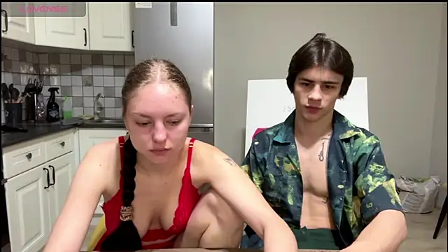 Snapshot of flowerscouple chatting on 1, 3, 2026 flowerscouple online show from 1, 3, 2026