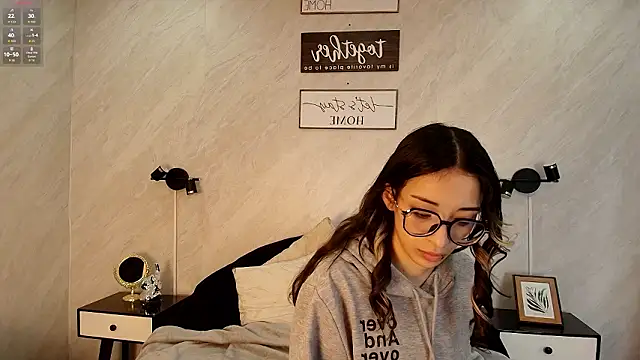 Emilia Bons online show from 24, 2, 2026