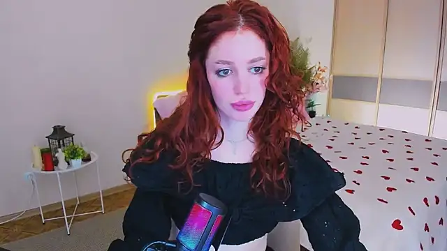 ChristinaConteeree online show from 9, 5, 2026
