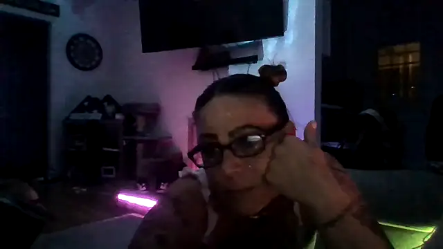SparklesB1tch online show from 4, 7, 2026