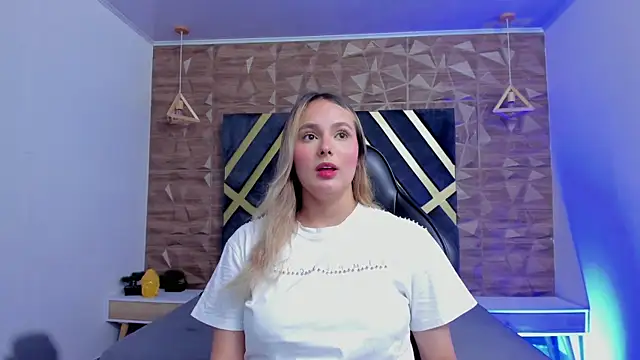 Emmaa white  online show from 8, 4, 2026