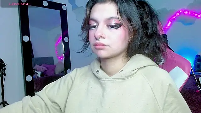 larah uwu online show from 23, 10, 2025