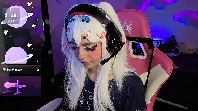 larah uwu online show from 2, 12, 2025