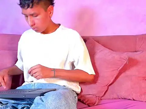 spicy adonhis online show from 22, 4, 2026