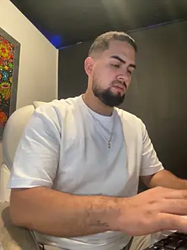 Snapshot of Yuber3 chatting on 25, 10, 2025 Yuber3 online show from 25, 10, 2025