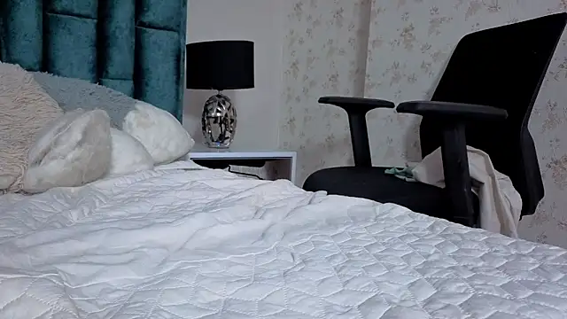 Emma Foxi online show from 2, 2, 2026