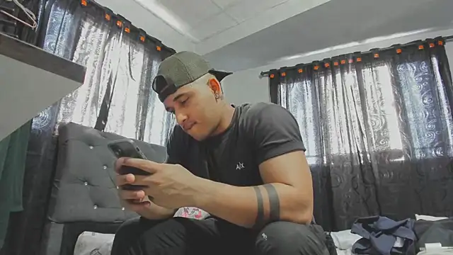 Snapshot of evan_hardy chatting on 11, 9, 2025 evan hardy online show from 11, 9, 2025