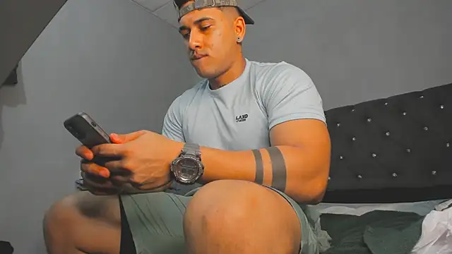 Snapshot of evan_hardy chatting on 17, 10, 2025 evan hardy online show from 17, 10, 2025