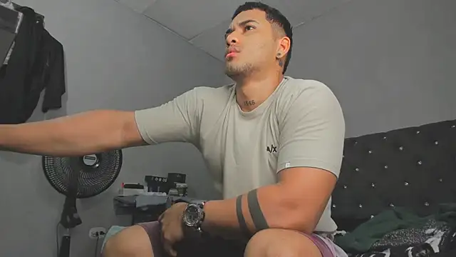 Snapshot of evan_hardy chatting on 31, 10, 2025 evan hardy online show from 31, 10, 2025