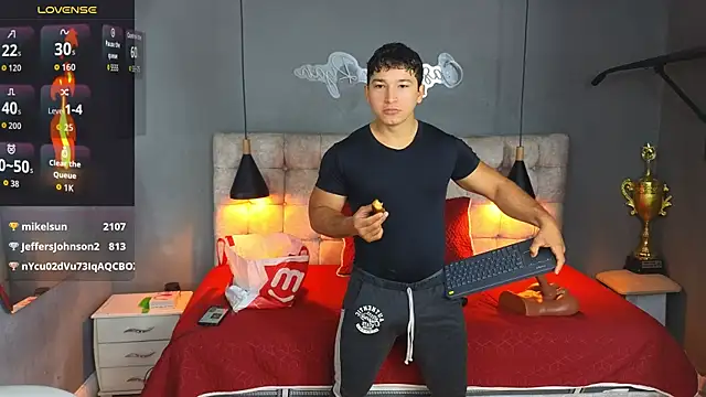 Snapshot of Horny_nick18 chatting on 4, 10, 2025 Horny nick18 online show from 4, 10, 2025