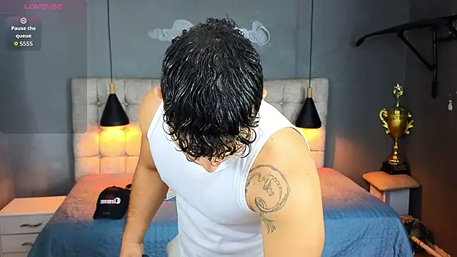 Snapshot of Horny_nick18 chatting on 18, 10, 2025 Horny nick18 online show from 18, 10, 2025