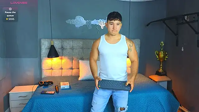 Snapshot of Horny_nick18 chatting on 20, 10, 2025 Horny nick18 online show from 20, 10, 2025