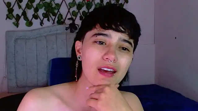 katalinathxandbritney1 online show from 16, 12, 2025