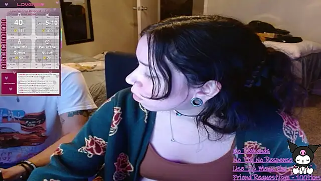 Snapshot of daddysgoodgrl215 chatting on 7, 2, 2026 daddysgoodgrl215 online show from 7, 2, 2026