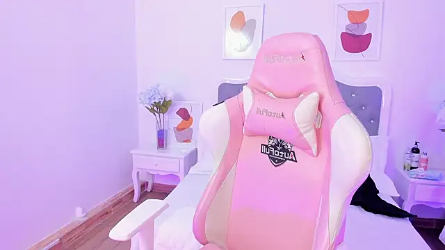 Snapshot of Shaleena_ chatting on 25, 10, 2025 Shaleena  online show from 25, 10, 2025