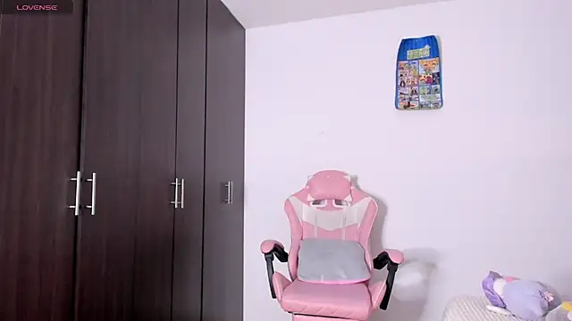 kendal hot01 online show from 21, 2, 2026