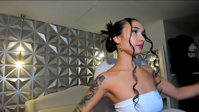 hellen tease online show from 14, 4, 2026