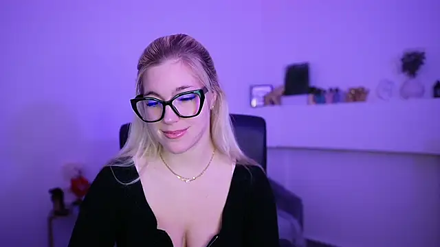 leokitty  online show from 14, 4, 2026