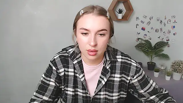 JuliaTopp  online show from 26, 9, 2025