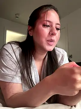 Snapshot of laylabliss chatting on 12, 11, 2025 laylabliss online show from 12, 11, 2025