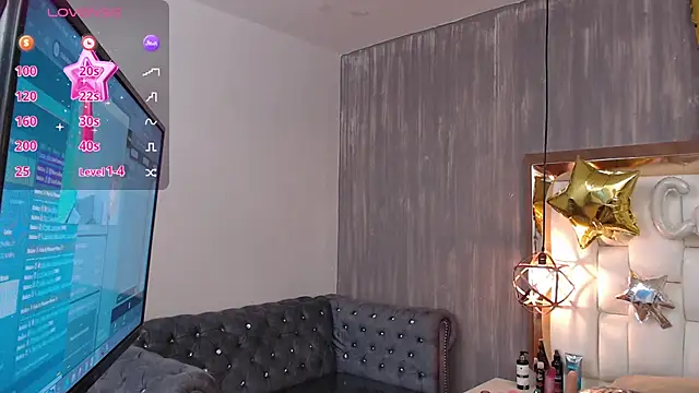 Foxxy Doll online show from 6, 10, 2025