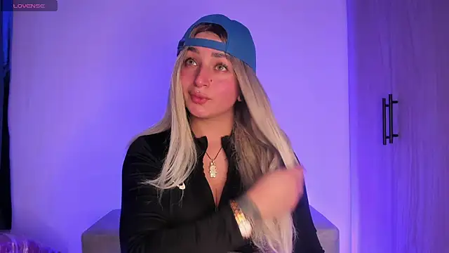 scarlett Collinss online show from 20, 11, 2025