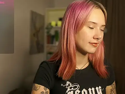 Snapshot of uwu_nika18 chatting on 29, 10, 2025 uwu nika18 online show from 29, 10, 2025