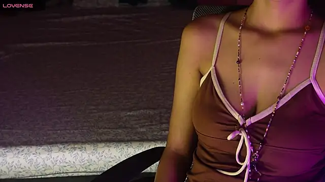 Snapshot of NidhiChandra chatting on 27, 10, 2025 NidhiChandra online show from 27, 10, 2025