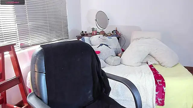 Snapshot of Busty_Charms chatting on 18, 4, 2026 Busty Charms online show from 18, 4, 2026