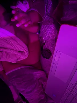 Snapshot of 1n0nlythroat chatting on 17, 10, 2025 1n0nlythroat online show from 17, 10, 2025