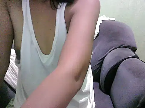 Snapshot of HotLadyPinay32 chatting on 7, 2, 2026 HotLadyPinay32 online show from 7, 2, 2026