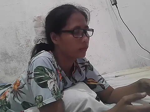 Snapshot of HotLadyPinay32 chatting on 20, 2, 2026 HotLadyPinay32 online show from 20, 2, 2026