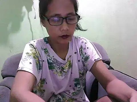 Snapshot of HotLadyPinay32 chatting on 23, 2, 2026 HotLadyPinay32 online show from 23, 2, 2026