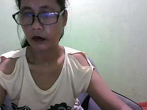 Snapshot of HotLadyPinay32 chatting on 25, 2, 2026 HotLadyPinay32 online show from 25, 2, 2026