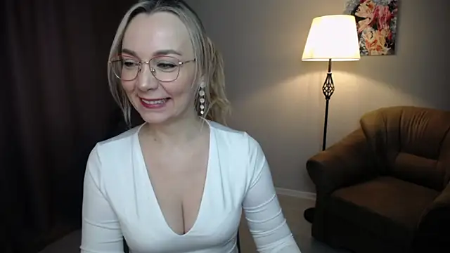 Snapshot of Ava_Elior chatting on 8, 3, 2026 Ava Elior online show from 8, 3, 2026