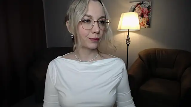 Snapshot of Ava_Elior chatting on 7, 4, 2026 Ava Elior online show from 7, 4, 2026